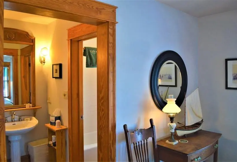 اتاق پریمیوم یک تخته, Roanoke Island Inn