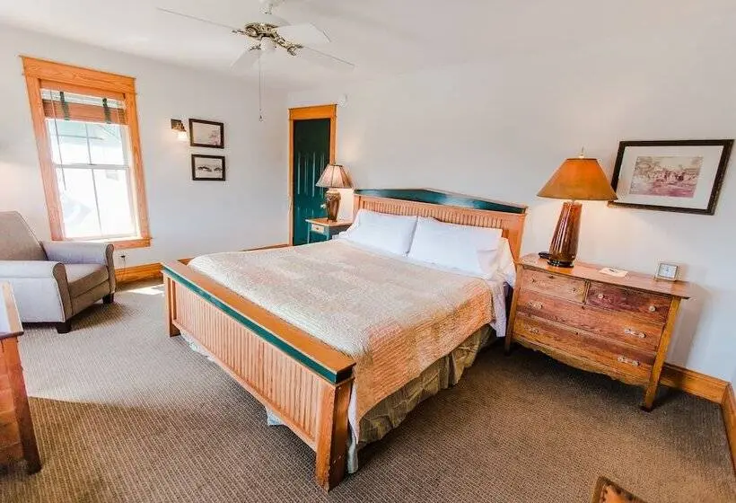 اتاق پریمیوم یک تخته, Roanoke Island Inn