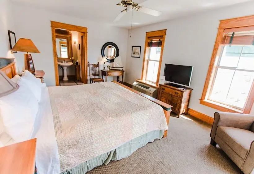 اتاق پریمیوم یک تخته, Roanoke Island Inn