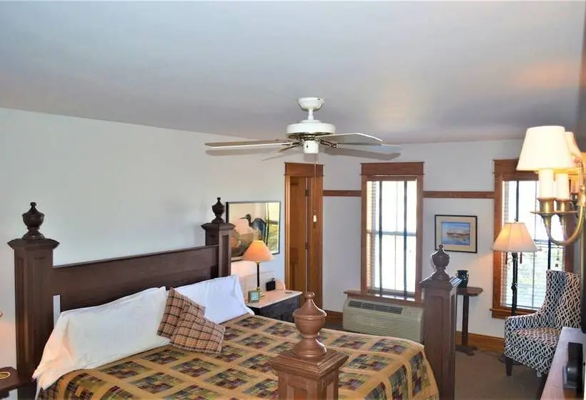 Standard Single Room Single Bed, Roanoke Island Inn