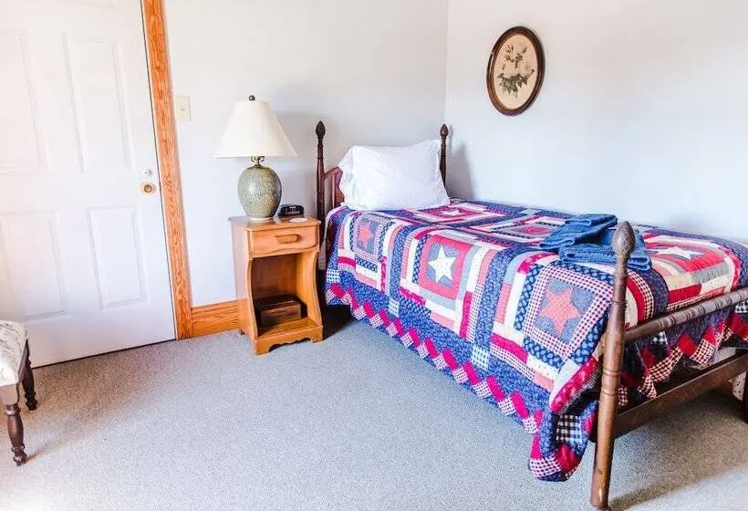 سوییت خانوادگی, Roanoke Island Inn