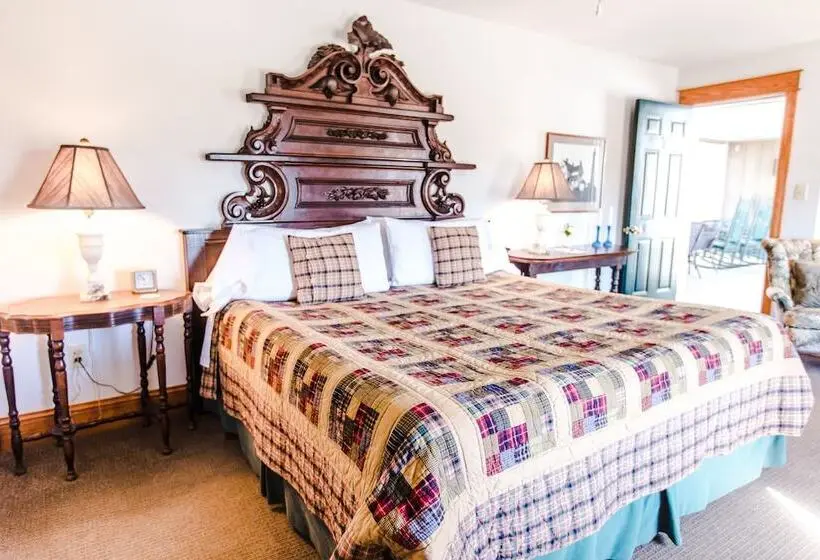 سوییت خانوادگی, Roanoke Island Inn