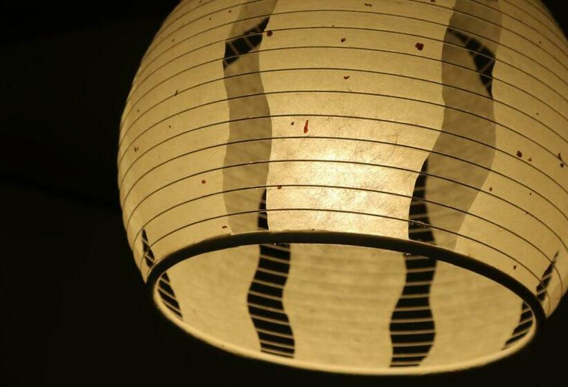 חדר משפחתי, Komatsuya