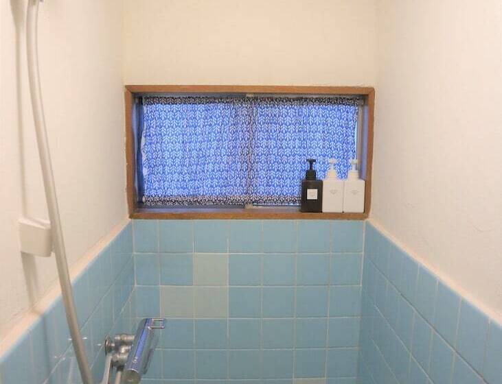 חדר משפחתי, Komatsuya