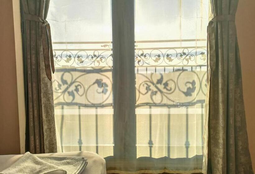 غرفة قياسية, Empera