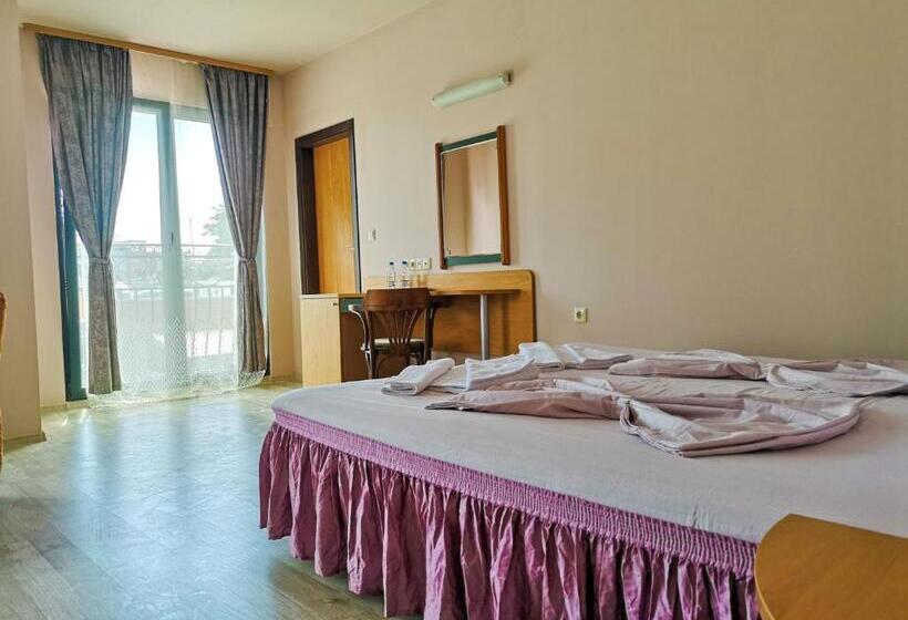 جناح جونيور, Empera