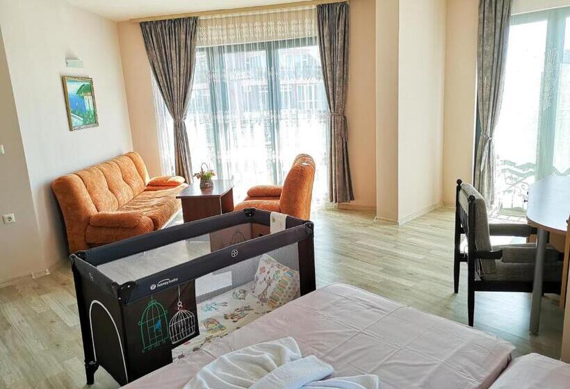 جناح جونيور, Empera