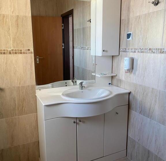 شقة غرفة واحدة, Empera