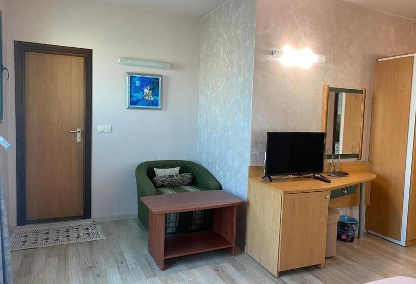 شقة غرفة واحدة, Empera