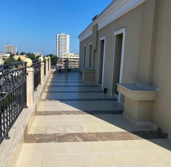 إستوديو ديلوكس, Empera