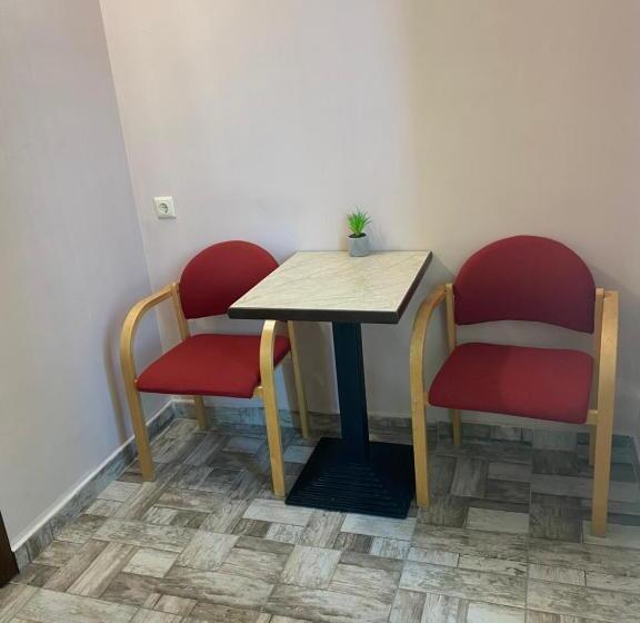 إستوديو ديلوكس, Empera