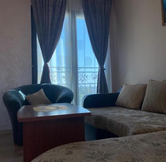 إستوديو ديلوكس, Empera