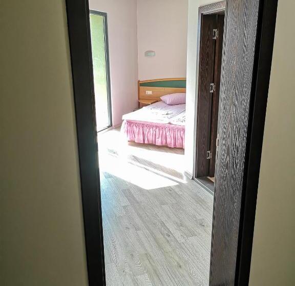 غرفة قياسية لذوى الاحتياجات الخاصة, Empera