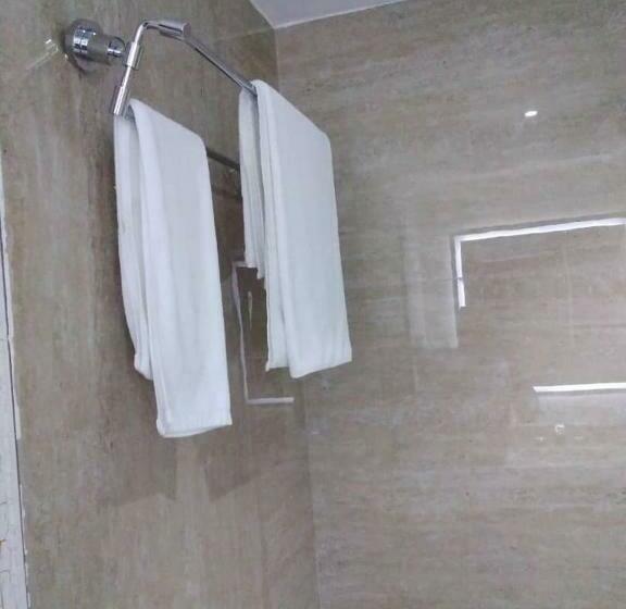 اتاق لوکس, Greenpoint