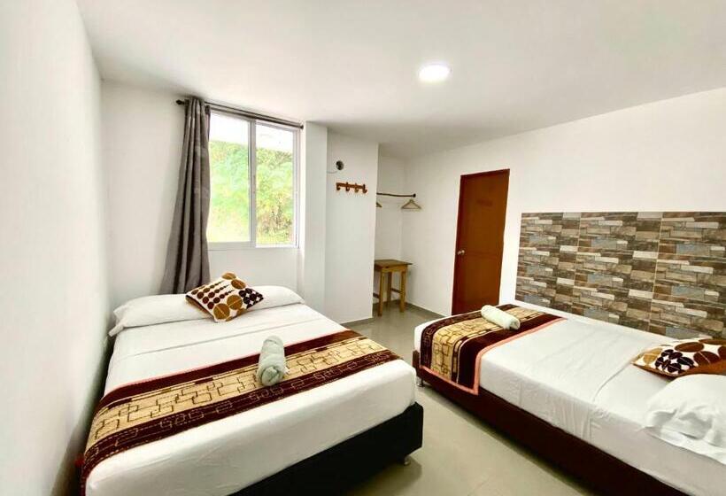 スタンダードトリプルルーム, Montes De Beraka