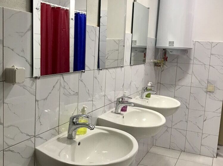 اتاق استاندارد با تخت‌های تاشو, Pid Vysokym Zamkom Hostel