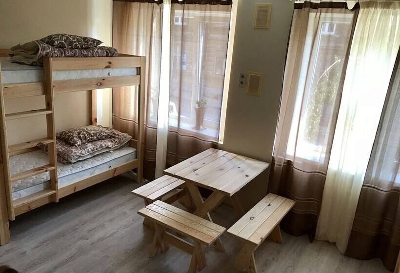 اتاق استاندارد با تخت‌های تاشو, Pid Vysokym Zamkom Hostel