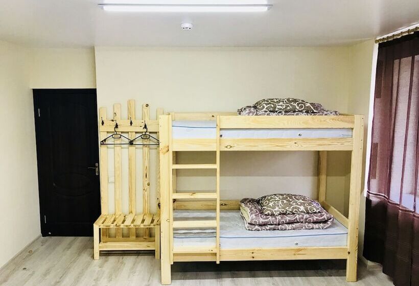 اتاق استاندارد با تخت‌های تاشو, Pid Vysokym Zamkom Hostel
