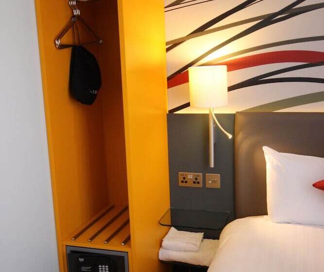 带特大床的标准间, Sleeperz Hotel Dundee