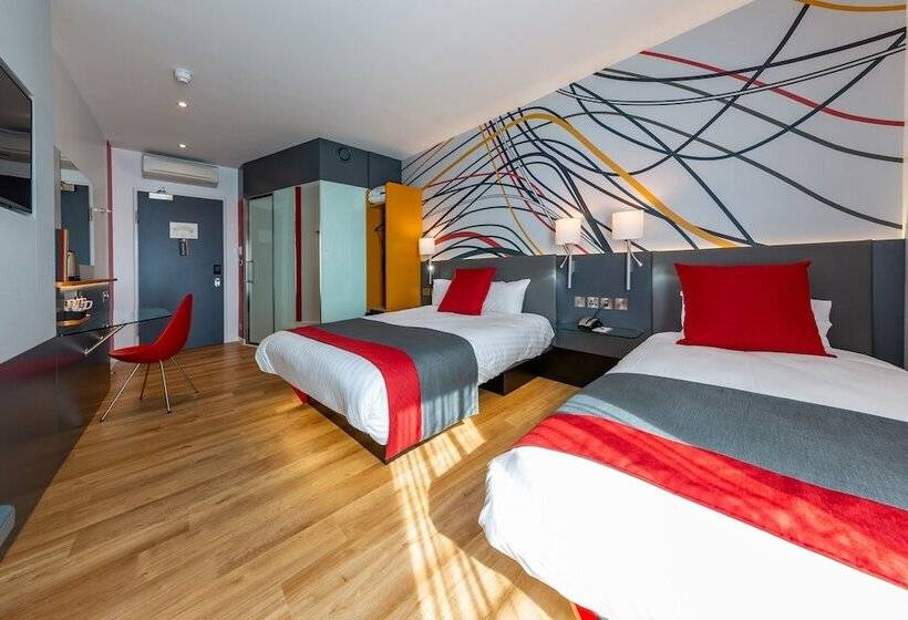 带特大床的标准间, Sleeperz Hotel Dundee