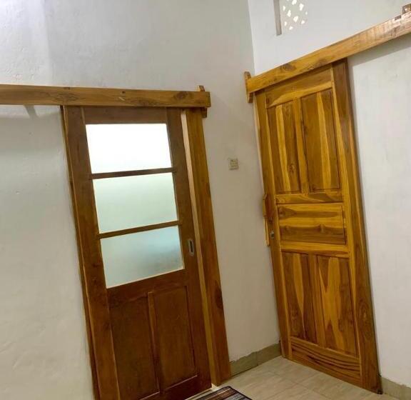 חדר אקונומי, Penginapan Sedap Malam