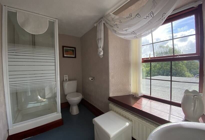 חדר משפחתי, Flambards