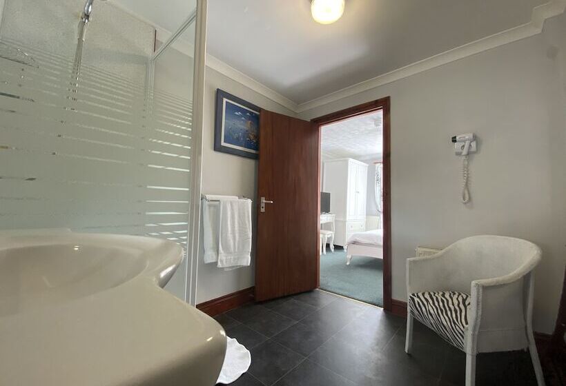 חדר סופריור, Flambards