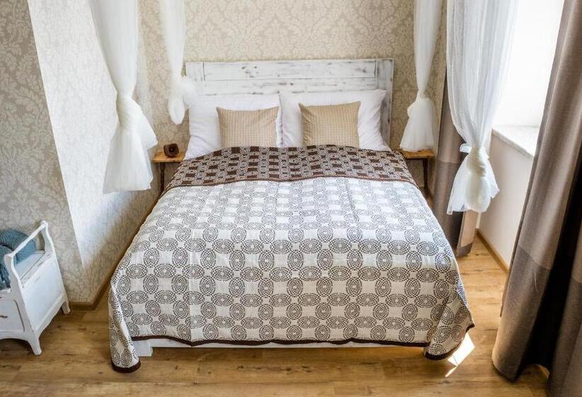 شقة عائلية, U čmeláků