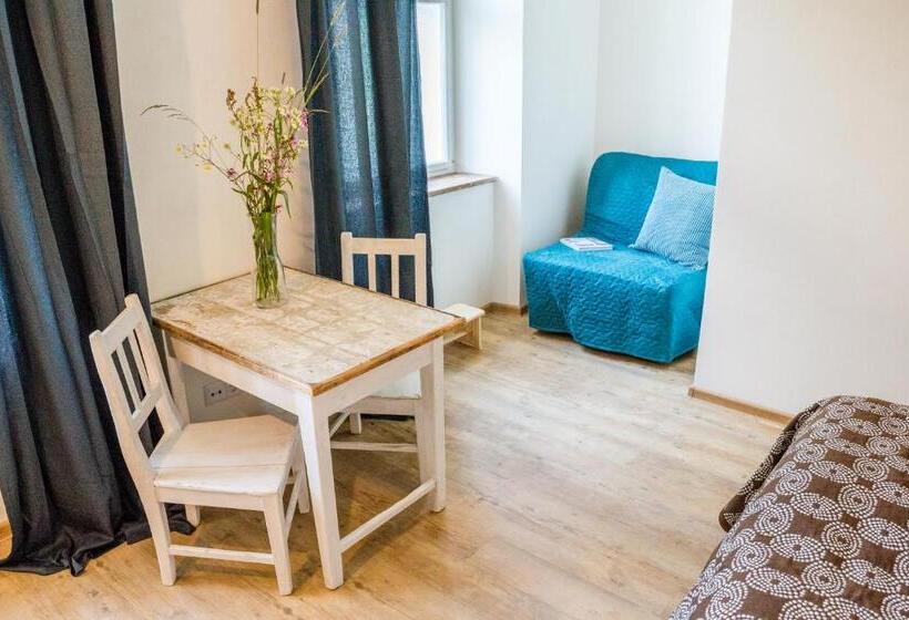 غرفة قياسية, U čmeláků