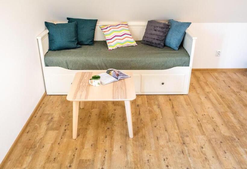 غرفة عائلية, U čmeláků