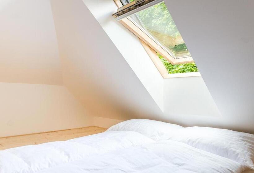 غرفة عائلية, U čmeláků