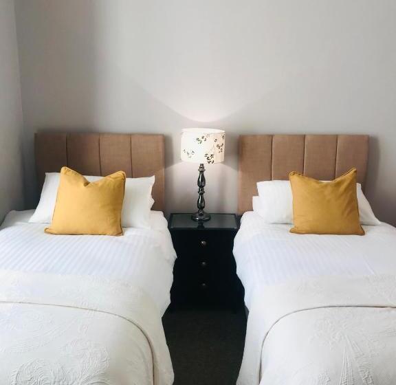 Номер Стандарт Боковой Вид на Море, Endeavour Guest House