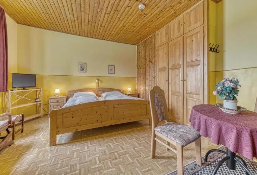 Talo 1 Makuuhuone, Bauernhofpension Runenhof