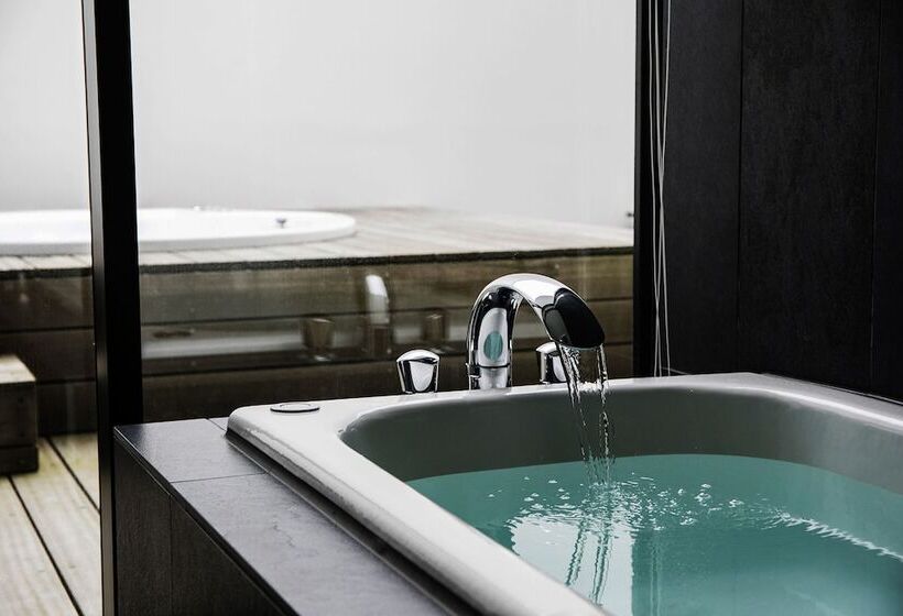 חדק דלוקס עם ג'קוזי, Garden Terrace Saga Hotel & Resorts