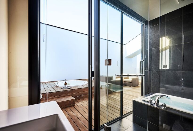 חדק דלוקס עם ג'קוזי, Garden Terrace Saga Hotel & Resorts