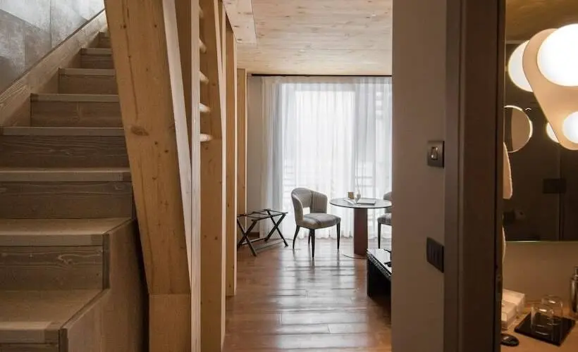 スイート, Aethos Monterosa