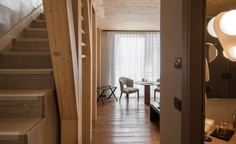 패밀리 스위트, Aethos Monterosa