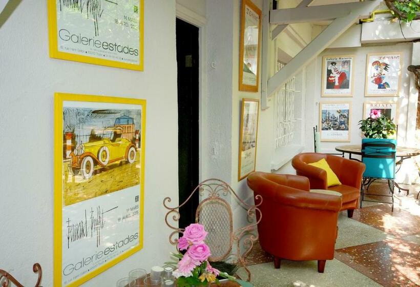 Номер Стандарт с Балконом, L Atmosphere