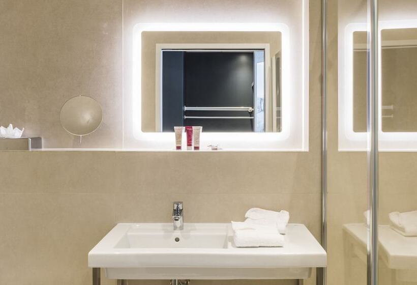 带阳台的高级房间, Mercure Hotel & Spa Bastia Biguglia