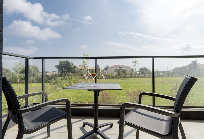 带阳台的高级房间, Mercure Hotel & Spa Bastia Biguglia