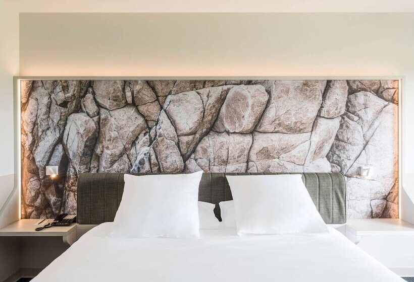 带阳台的高级房间, Mercure Hotel & Spa Bastia Biguglia