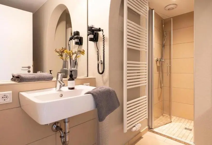 Standard Room, Tide42