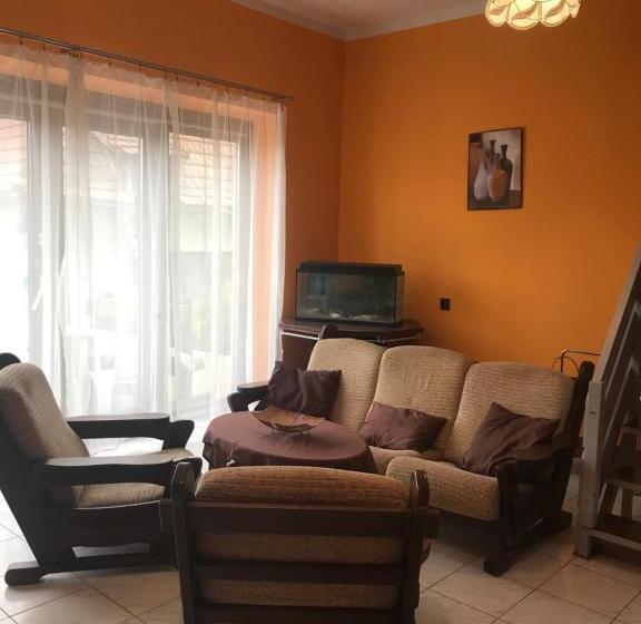 منزل 3 غرف نوم, Bübáj Vendégház