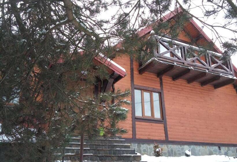 اتاق استاندارد چهارنفره با بالکن, Nad Prutom Apartment