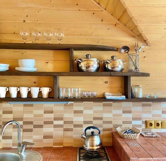 اتاق استاندارد چهارنفره با بالکن, Nad Prutom Apartment