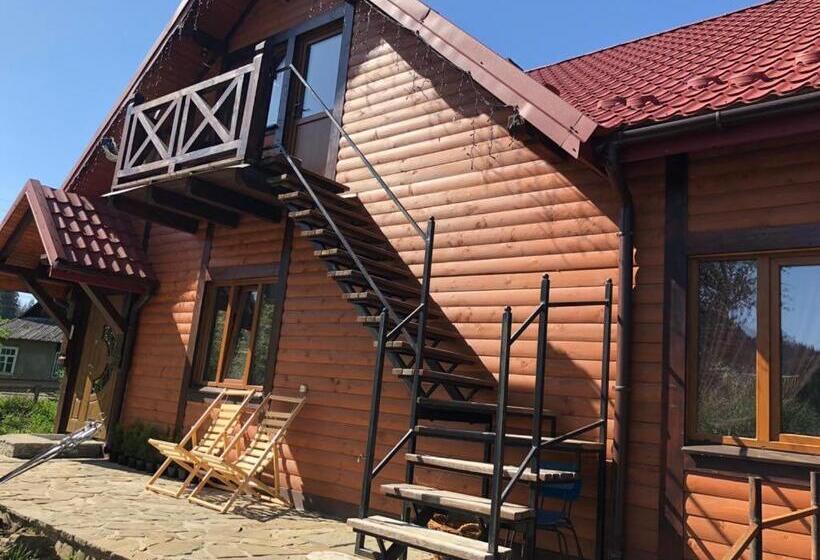 اتاق استاندارد چهارنفره با بالکن, Nad Prutom Apartment