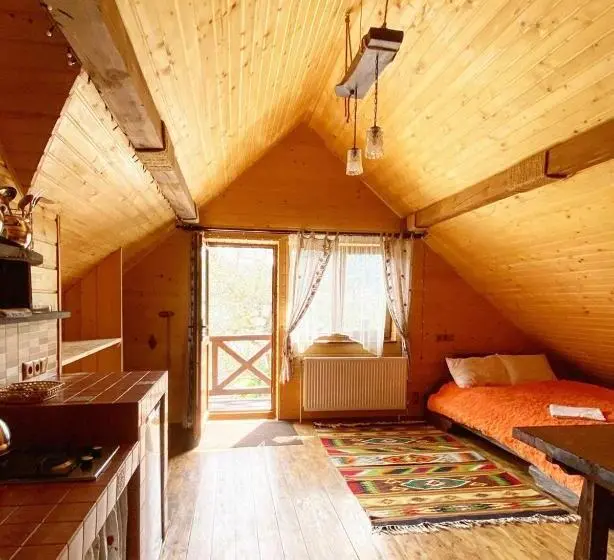 اتاق استاندارد چهارنفره با بالکن, Nad Prutom Apartment