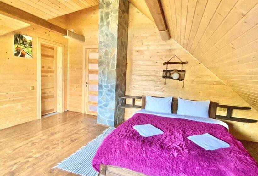 اتاق استاندارد چهارنفره با بالکن, Nad Prutom Apartment