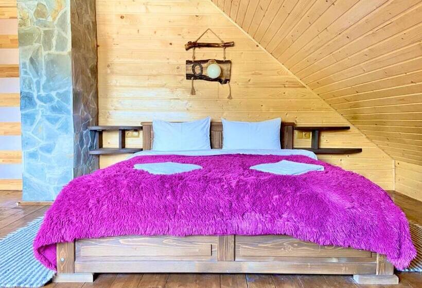 اتاق استاندارد چهارنفره با بالکن, Nad Prutom Apartment