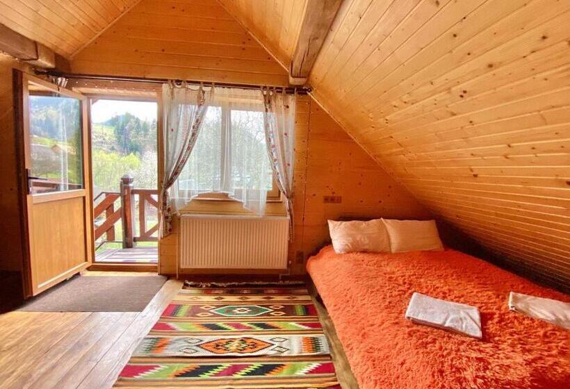 اتاق استاندارد چهارنفره با بالکن, Nad Prutom Apartment